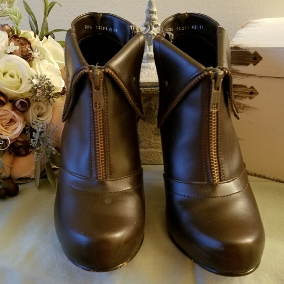 booties - Picture 3 of 3